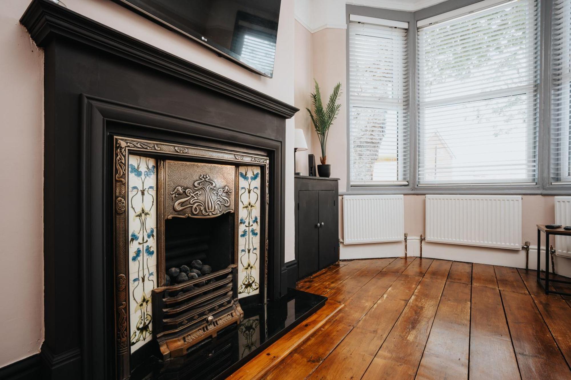 Swiss Haven - Spacious 3 Bedroom House Liverpool Exterior photo